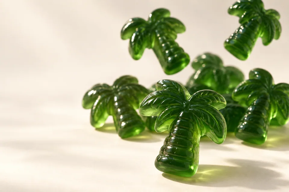 Glossy deep-green palm-tree gummy brand artwork